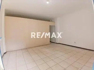 Se Alquila Local Comercial en Excelente zona Comercial de Coro Edo Falcón