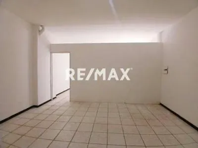 Se Alquila Local Comercial en Excelente zona Comercial de Coro Edo Falcón - 2