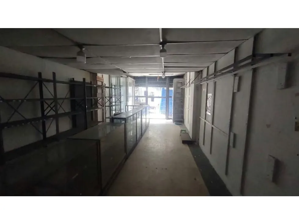EN VENTA LOCAL COMERCIAL EN LA AV. BARALT - 5