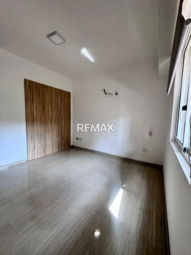Alquiler Apartamento Semi-amoblado con planta electrica TOTAL Res. Agua Viva La Trigalena piso 4 - 4