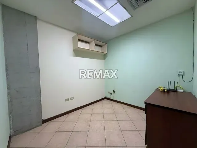 OFICINA-CUBICULO EN ALQUILER CONECTADO A PLANTA - 2