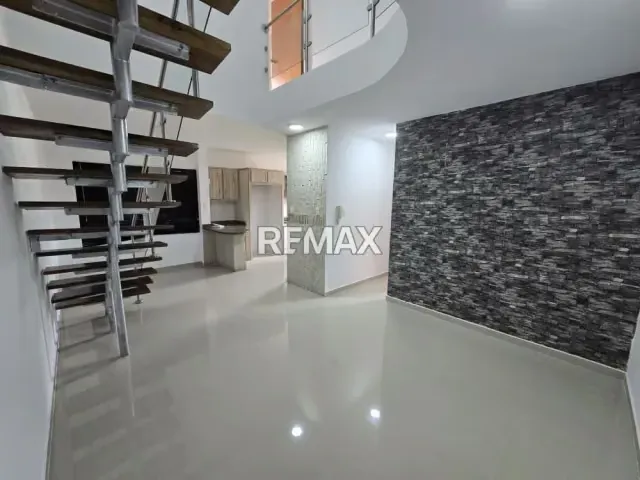 En Venta hermoso apartamento duplex en Habita Colina Av. Bolivariana - 8