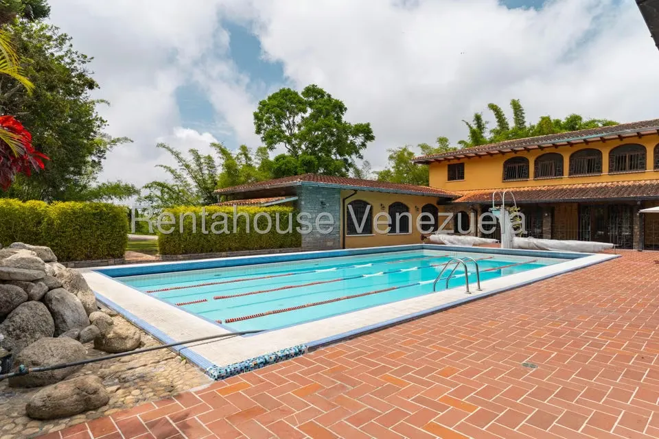 Casa (Duplex) en Venta en La Lagunita Country Club, Distrito Metropolitano - 4