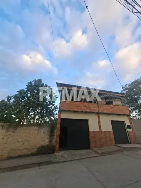 CASA COMERCIAL EN AGUA VIVA