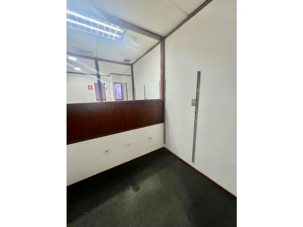 Vendo/alquilo oficina 200m2 El Rosal 8229 - 5