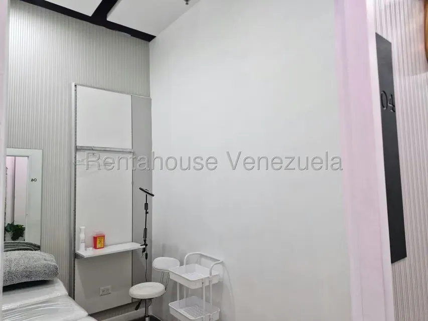 Local Comercial en Alquiler en Los Dos Caminos, Distrito Metropolitano - 13