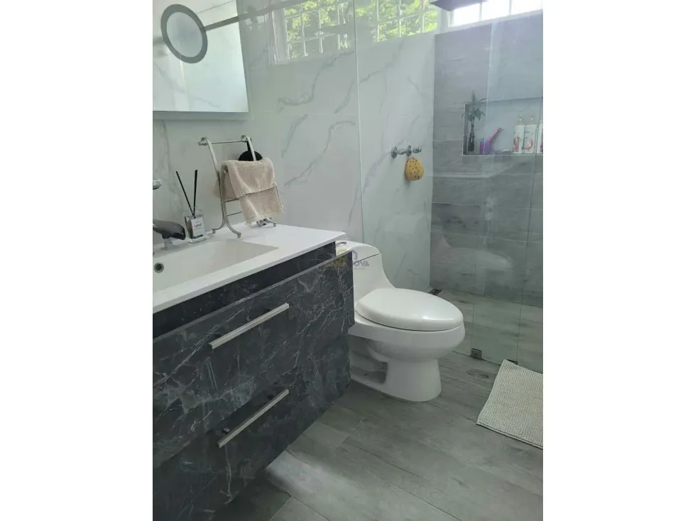 En Venta Casa Moderna 450m2 Urb. Santa Marta 5H/7B/4E - 36