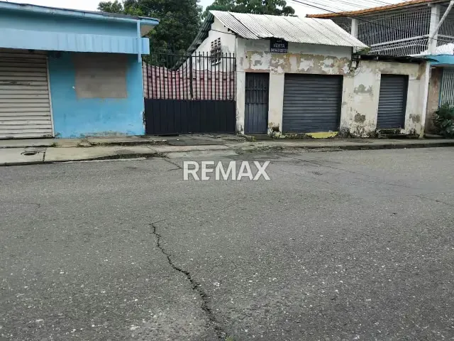 En Venta Casa ubicada en Guanare, Calle 15 entre Carreras 9 y 10, Guanare, Portuguesa, Venezuela - 11