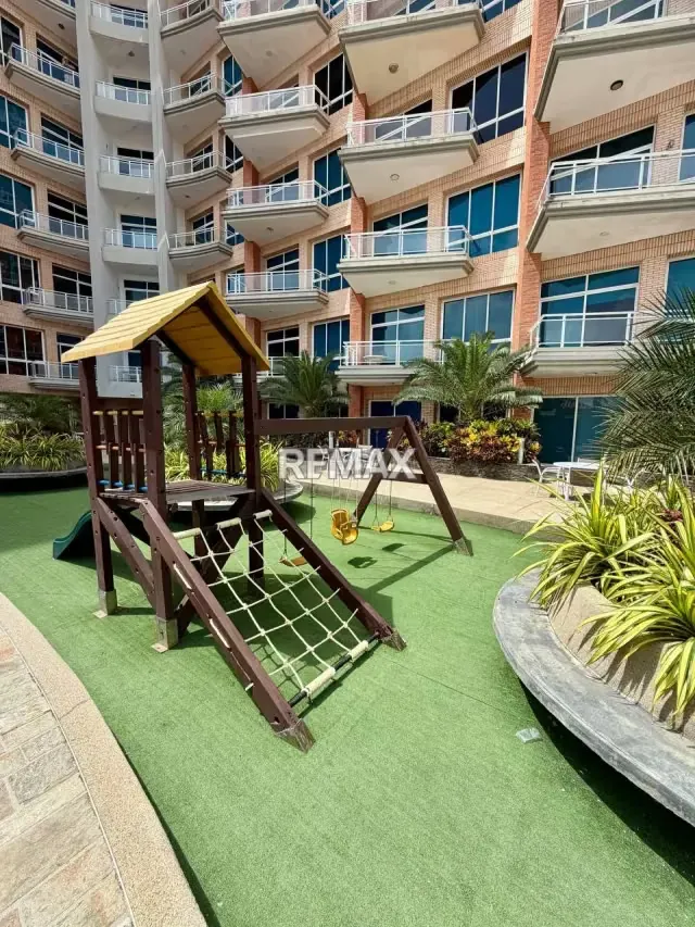 En Venta: Lujoso Apartamento Remodelado con Terraza y Marina Privada en Edificio Puerto Varadero - 12