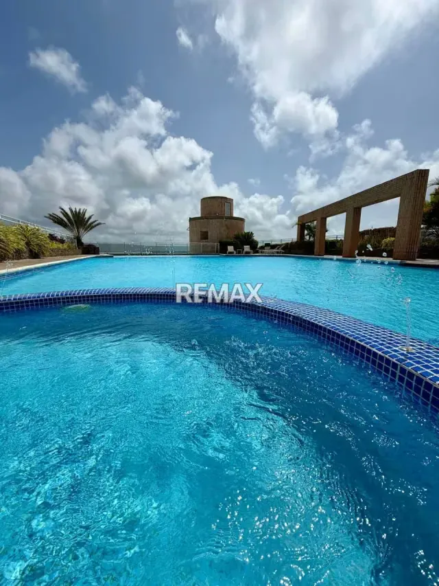 En Venta: Lujoso Apartamento Remodelado con Terraza y Marina Privada en Edificio Puerto Varadero - 16