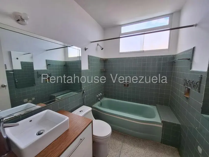 Apartamento (1 Nivel) en Alquiler en Los Palos Grandes, Distrito Metropolitano - 11