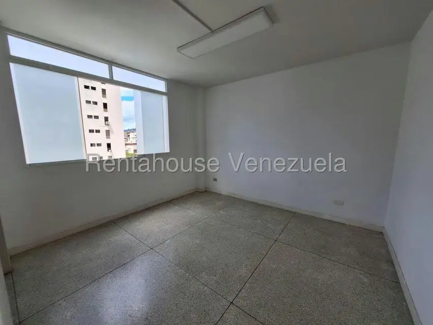 Apartamento (1 Nivel) en Alquiler en Los Palos Grandes, Distrito Metropolitano - 9