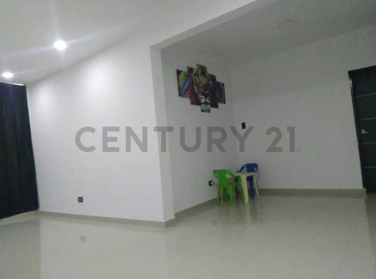 Casa en la Avenida 32 sector Robert Luckert - 15