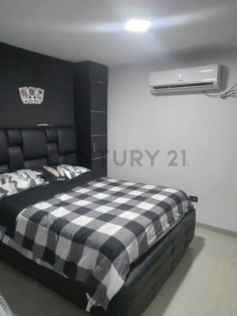 Casa en la Avenida 32 sector Robert Luckert - 17