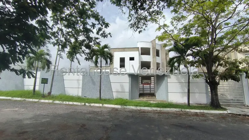 Casa (Multipes Niveles) en Venta en Guaracarima, Aragua