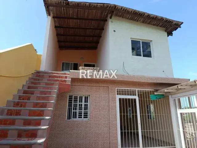 CASA CON 3 APARTAMENTOS, CON ESTILO TRADICIONAL, EN AVENIDA TERRANOVA, SECTOR GENOVES - 11
