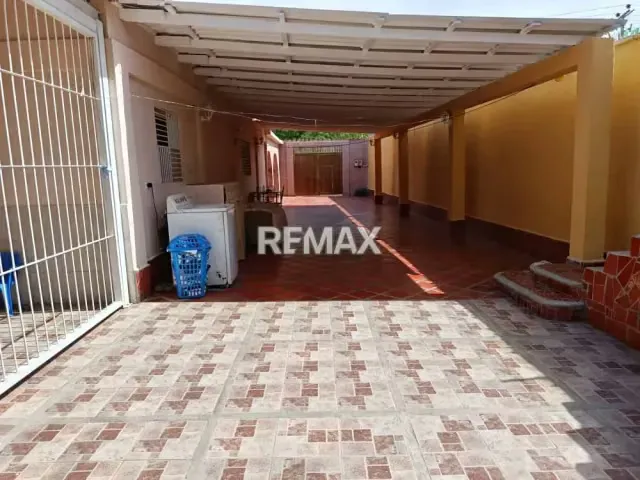CASA CON 3 APARTAMENTOS, CON ESTILO TRADICIONAL, EN AVENIDA TERRANOVA, SECTOR GENOVES - 12