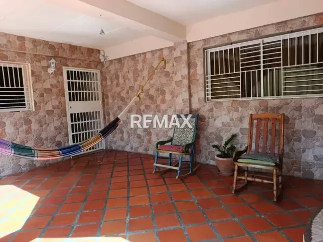 CASA CON 3 APARTAMENTOS, CON ESTILO TRADICIONAL, EN AVENIDA TERRANOVA, SECTOR GENOVES - 14