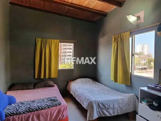 CASA CON 3 APARTAMENTOS, CON ESTILO TRADICIONAL, EN AVENIDA TERRANOVA, SECTOR GENOVES - 2