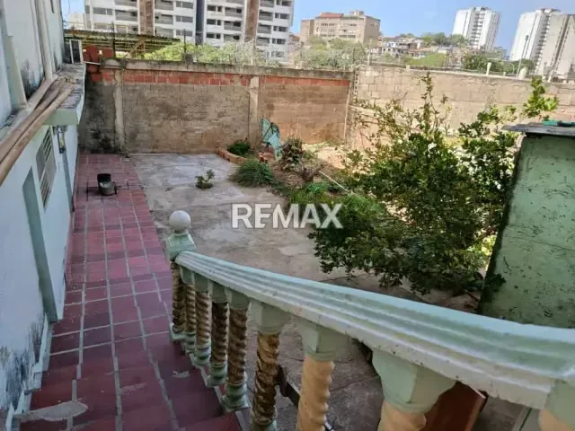 CASA CON 3 APARTAMENTOS, CON ESTILO TRADICIONAL, EN AVENIDA TERRANOVA, SECTOR GENOVES - 8