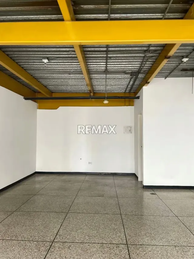 LOCAL COMERCIAL EN ALQUILER AV.MIRANDA - 2
