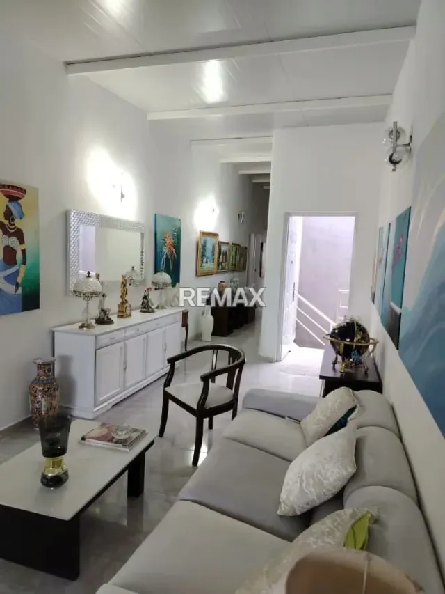 Venta de casa de 2 niveles con locales comerciales en Fundalara Barquisimeto - 2