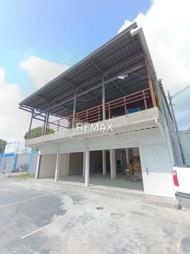 Se alquila exclusivo local comercial con terraza en Urb. La Goajira - Acarigua