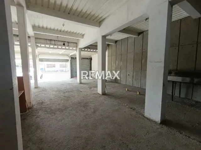 Se alquila exclusivo local comercial con terraza en Urb. La Goajira - Acarigua - 12