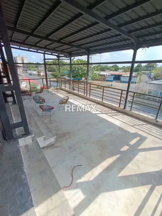 Se alquila exclusivo local comercial con terraza en Urb. La Goajira - Acarigua - 9