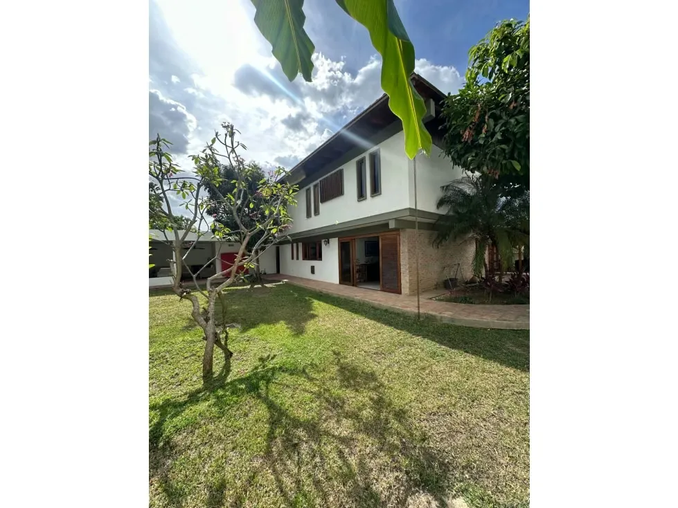 Vendo casa c/ jardín en calle cerrada 447m2 Caurimare 4834