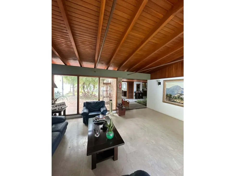 Vendo casa c/ jardín en calle cerrada 447m2 Caurimare 4834 - 2