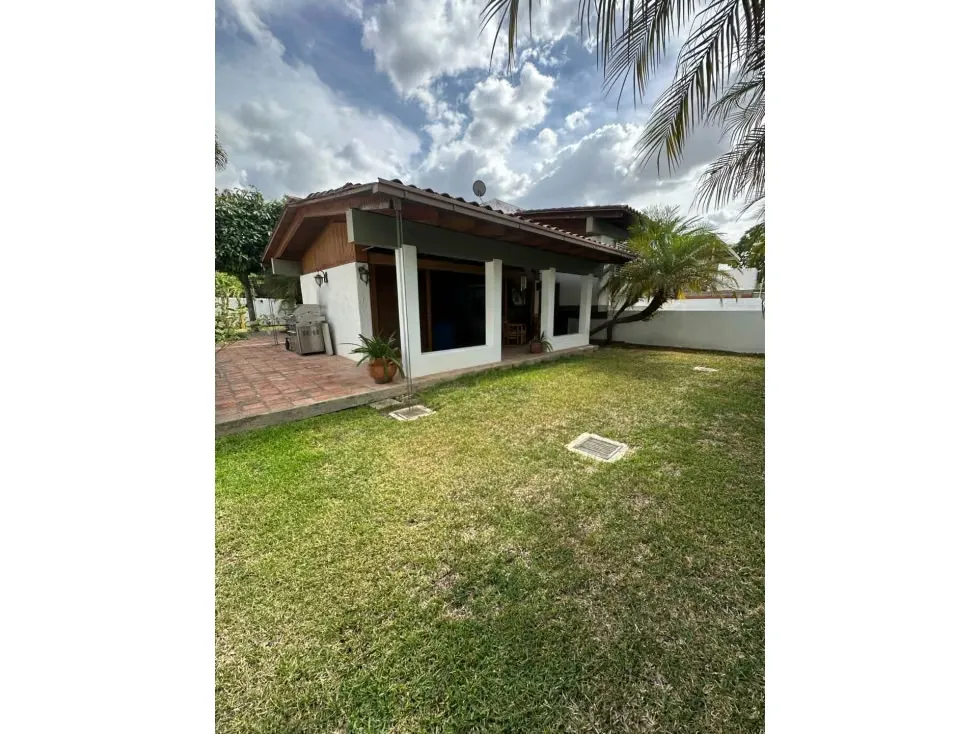 Vendo casa c/ jardín en calle cerrada 447m2 Caurimare 4834 - 12