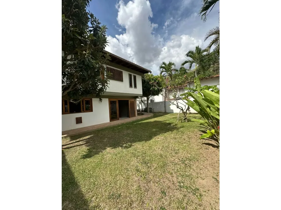 Vendo casa c/ jardín en calle cerrada 447m2 Caurimare 4834 - 14