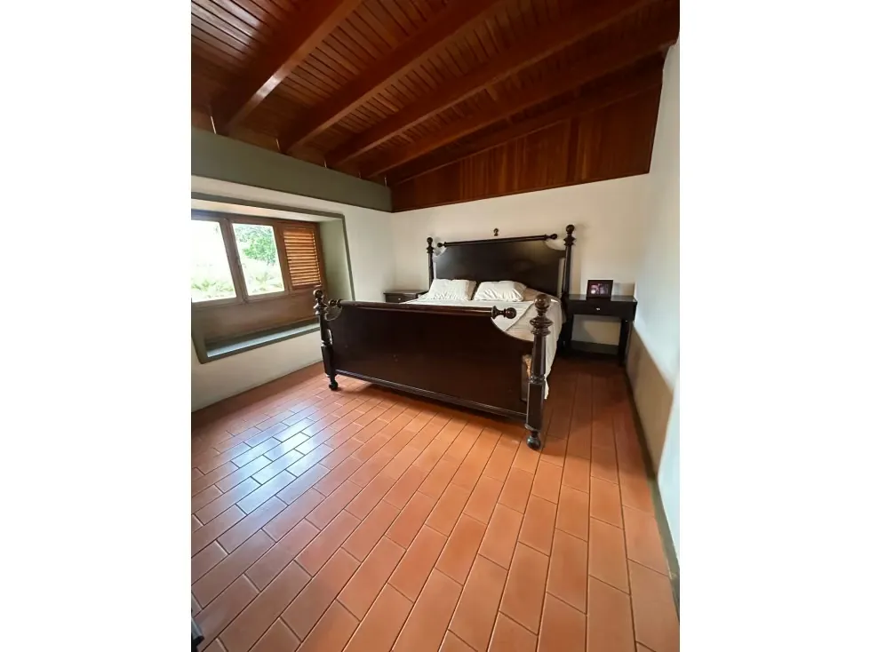 Vendo casa c/ jardín en calle cerrada 447m2 Caurimare 4834 - 9