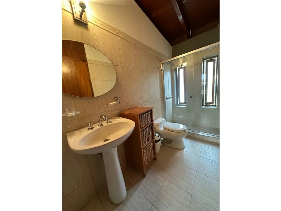 Vendo casa c/ jardín en calle cerrada 447m2 Caurimare 4834 - 10