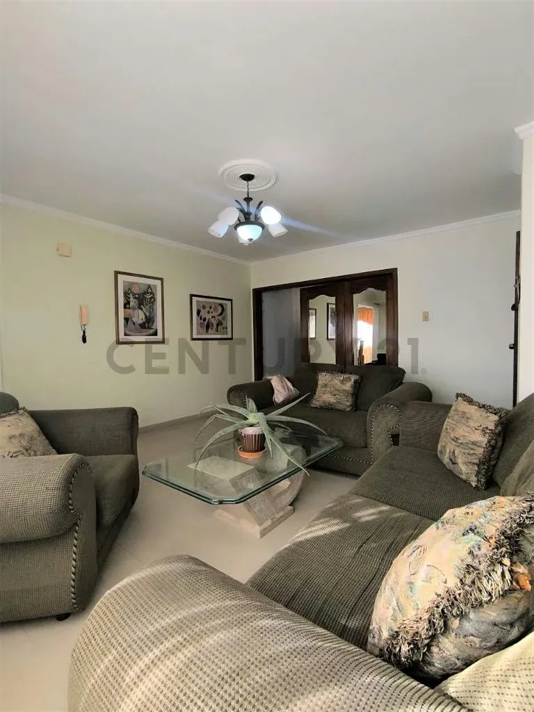 Se Alquila Apartamento Piso Alto en el C R La Pecera, Los Olivos , Maracaibo - 2