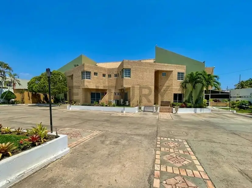 TOWNHOUSE DE 3 NIVELES DISEÑADO PARA TU COMODIDAD