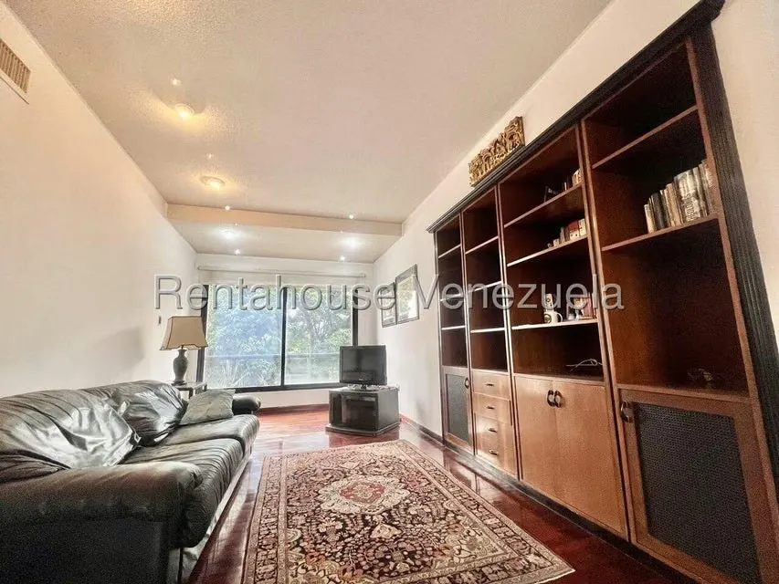Apartamento (1 Nivel) en Alquiler en Los Dos Caminos, Distrito Metropolitano - 18