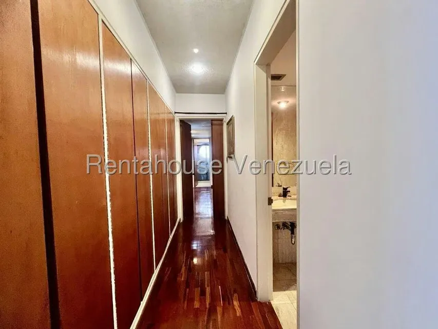 Apartamento (1 Nivel) en Alquiler en Los Dos Caminos, Distrito Metropolitano - 19