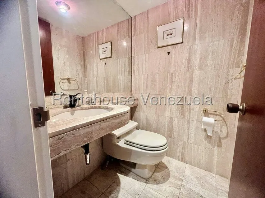 Apartamento (1 Nivel) en Alquiler en Los Dos Caminos, Distrito Metropolitano - 20