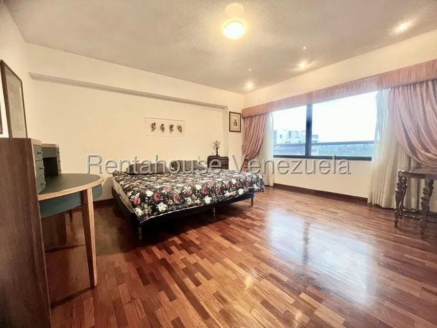 Apartamento (1 Nivel) en Alquiler en Los Dos Caminos, Distrito Metropolitano - 21