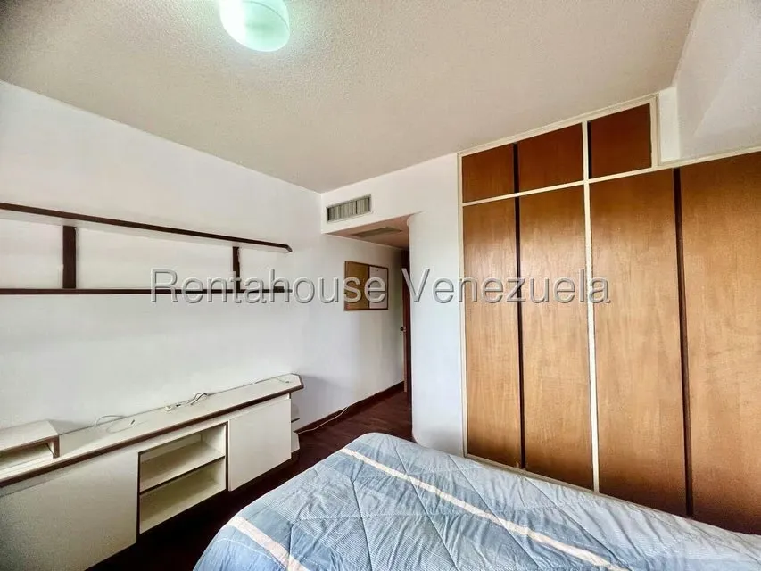 Apartamento (1 Nivel) en Alquiler en Los Dos Caminos, Distrito Metropolitano - 28