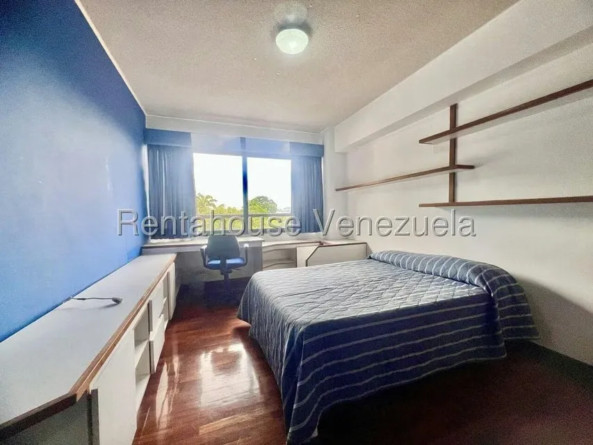 Apartamento (1 Nivel) en Alquiler en Los Dos Caminos, Distrito Metropolitano - 30