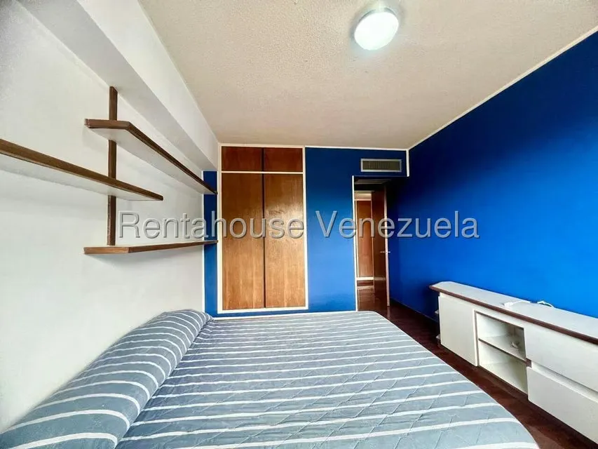Apartamento (1 Nivel) en Alquiler en Los Dos Caminos, Distrito Metropolitano - 31