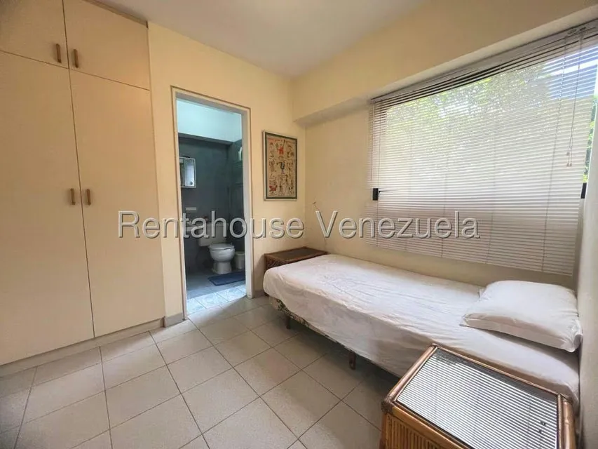 Apartamento (1 Nivel) en Alquiler en Los Dos Caminos, Distrito Metropolitano - 33