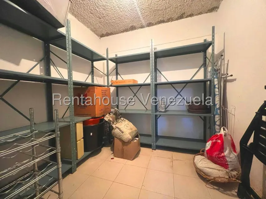 Apartamento (1 Nivel) en Alquiler en Los Dos Caminos, Distrito Metropolitano - 40