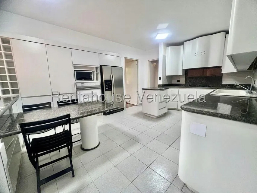 Apartamento (1 Nivel) en Alquiler en Los Dos Caminos, Distrito Metropolitano - 5