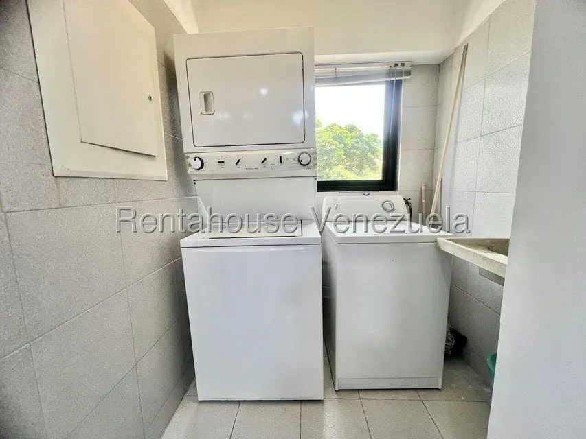 Apartamento (1 Nivel) en Alquiler en Los Dos Caminos, Distrito Metropolitano - 7
