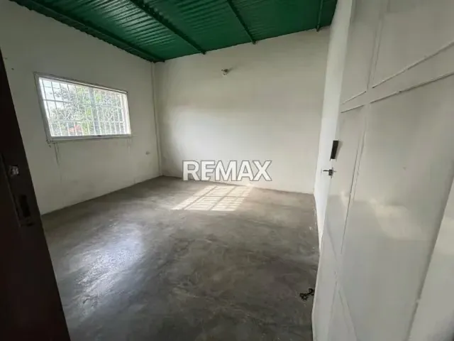 Casa Comercial en Venta, Urbanizacion Parque y Jardin, Santa Rita - 13