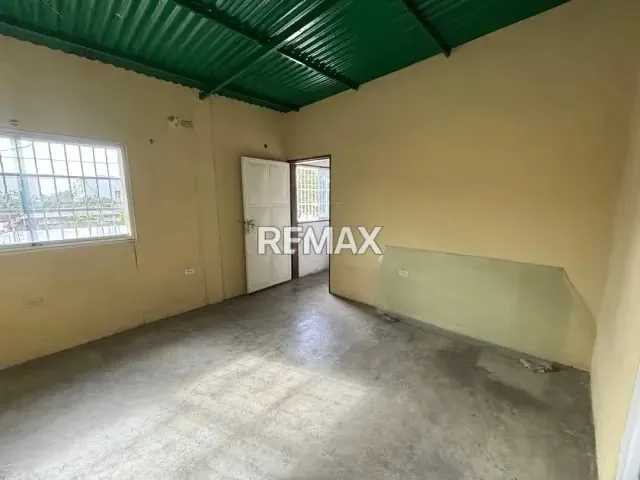 Casa Comercial en Venta, Urbanizacion Parque y Jardin, Santa Rita - 17